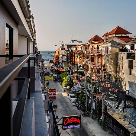 The Classroom Hotel Pattaya Luaran gambar