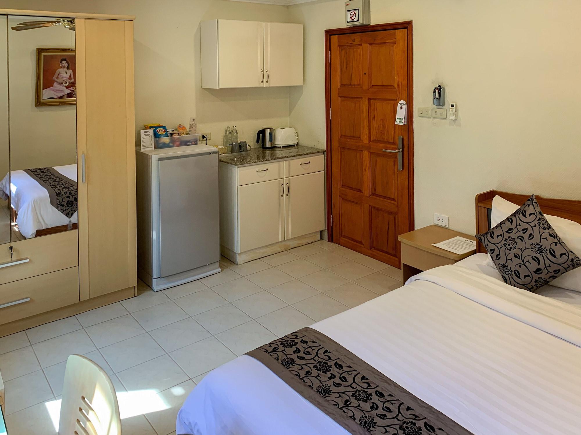 The Classroom Hotel Pattaya Luaran gambar