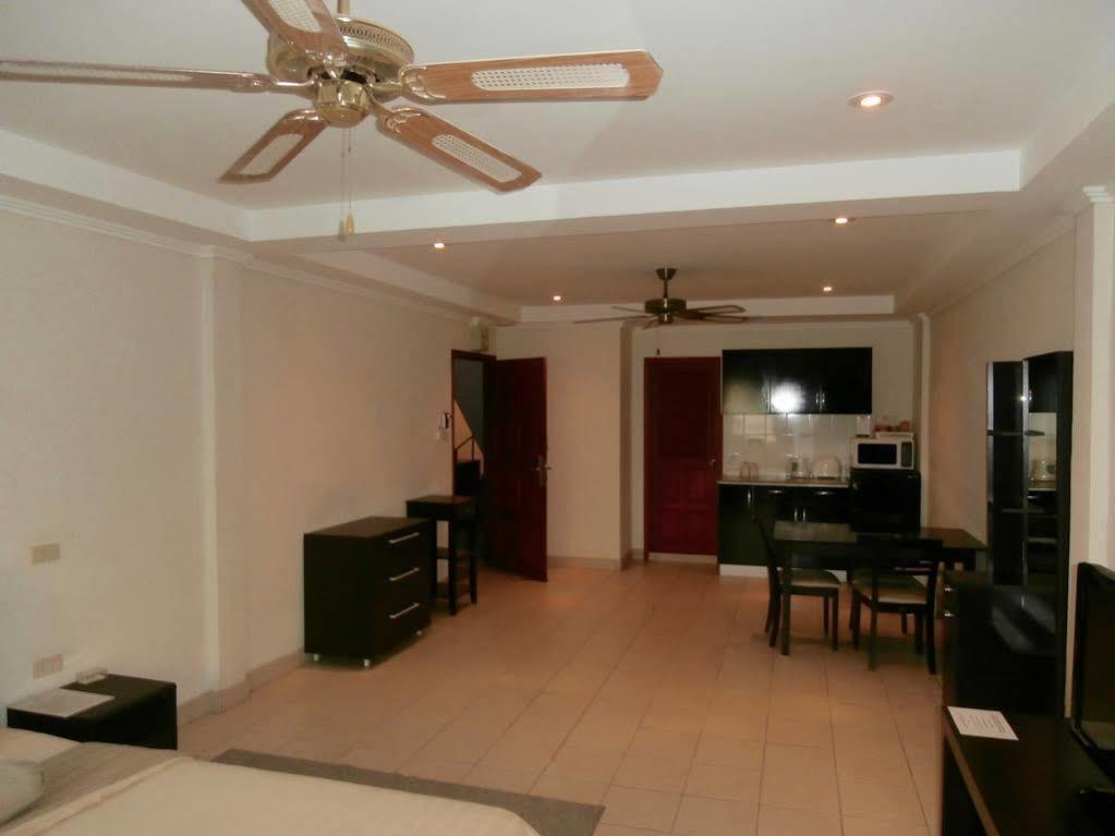 The Classroom Hotel Pattaya Luaran gambar