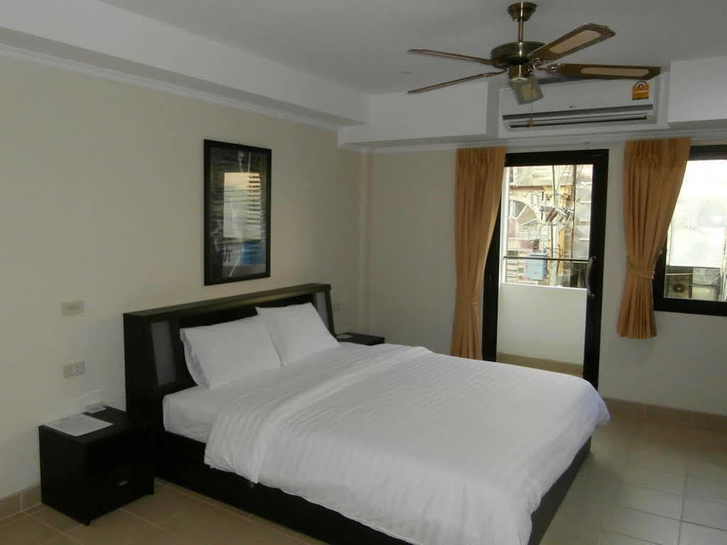 The Classroom Hotel Pattaya Luaran gambar