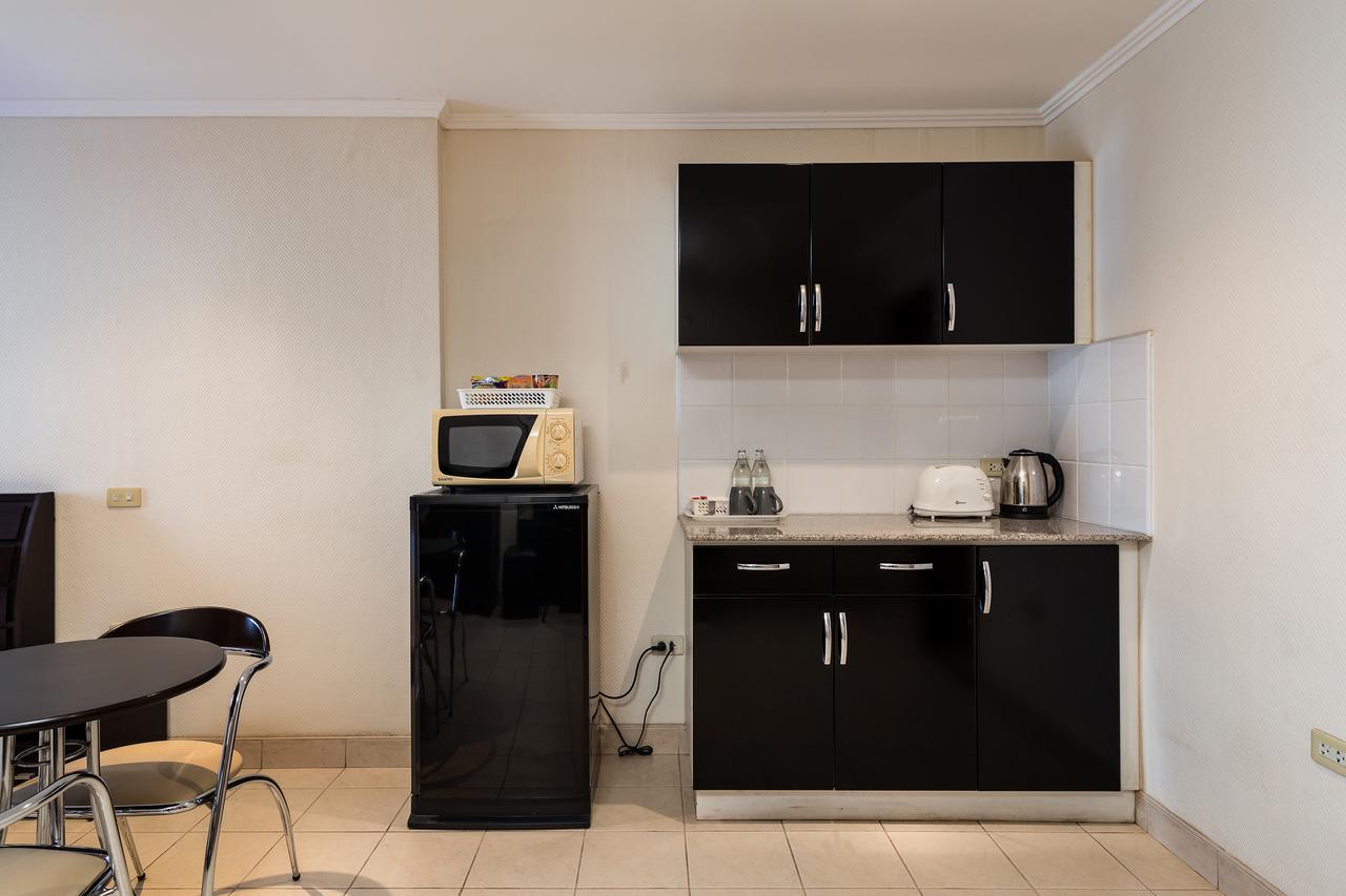 The Classroom Hotel Pattaya Luaran gambar