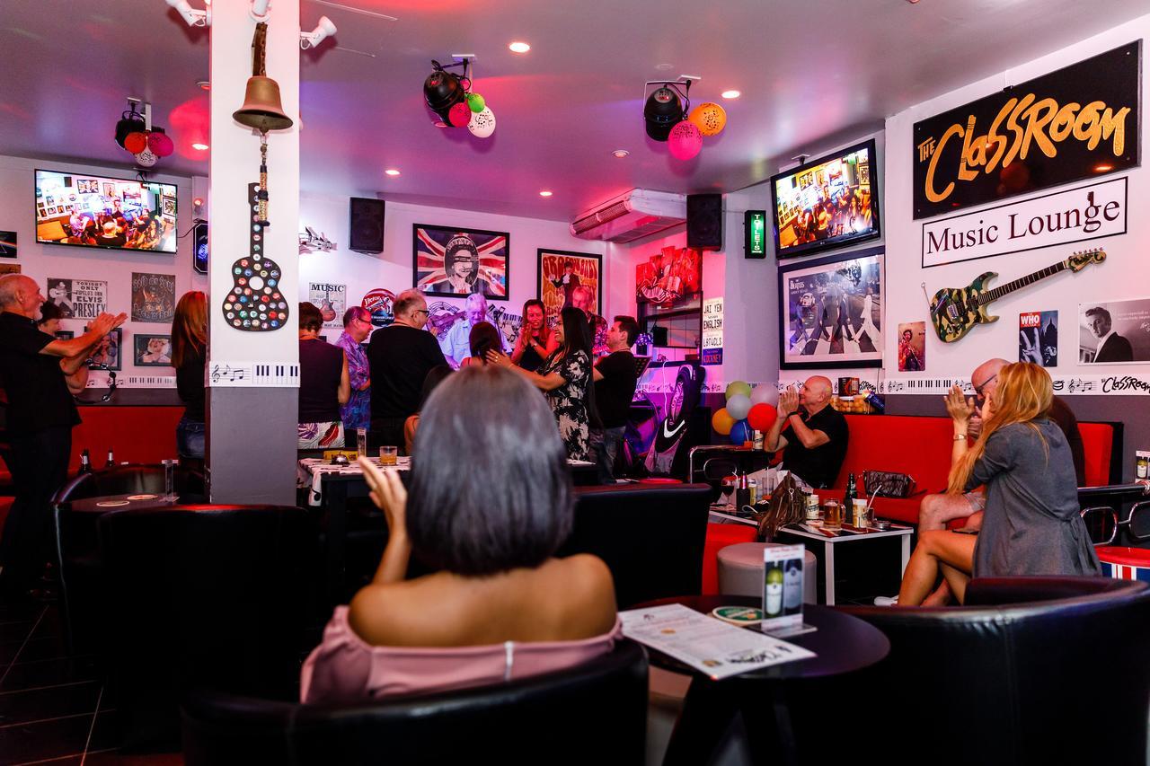 The Classroom Hotel Pattaya Luaran gambar