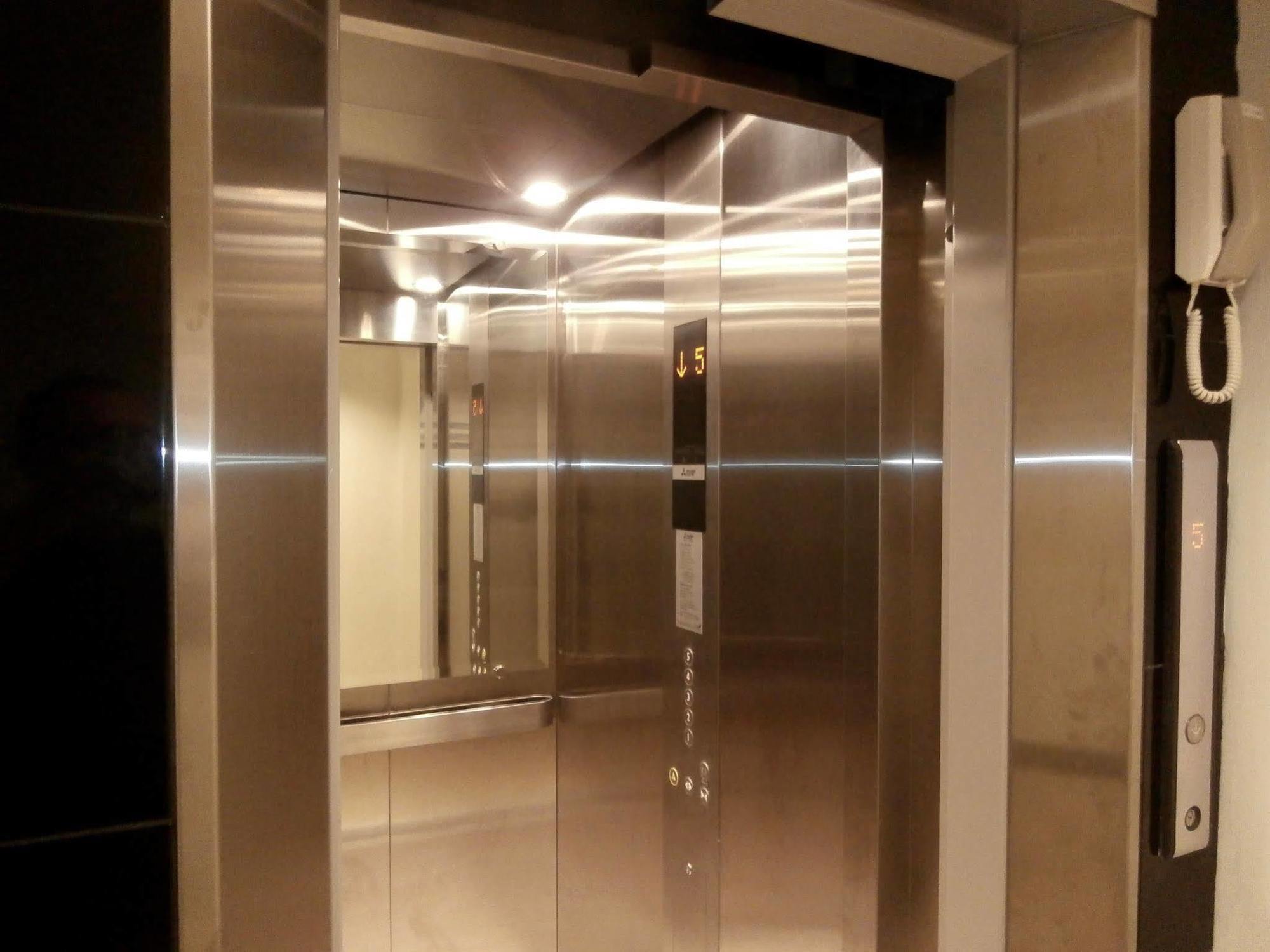 The Classroom Hotel Pattaya Luaran gambar