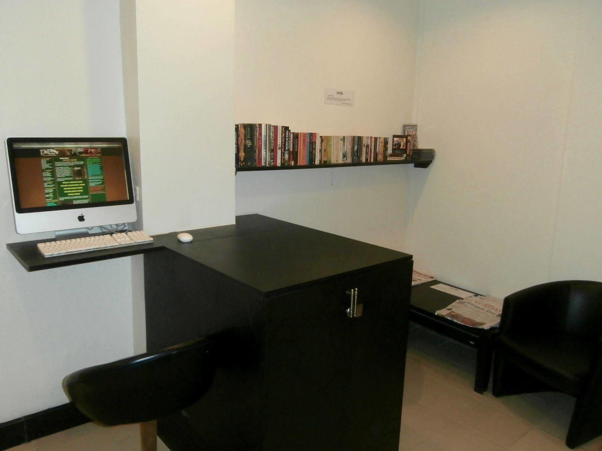 The Classroom Hotel Pattaya Luaran gambar
