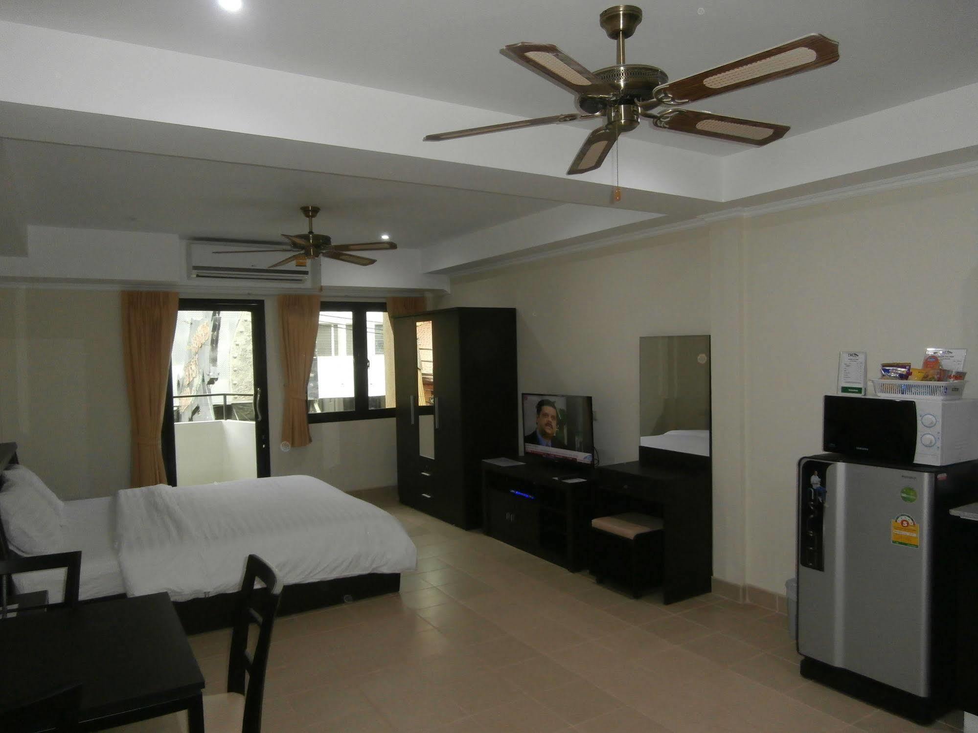 The Classroom Hotel Pattaya Luaran gambar