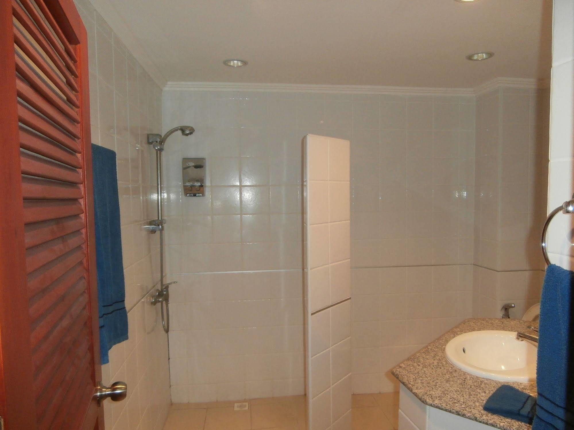 The Classroom Hotel Pattaya Luaran gambar