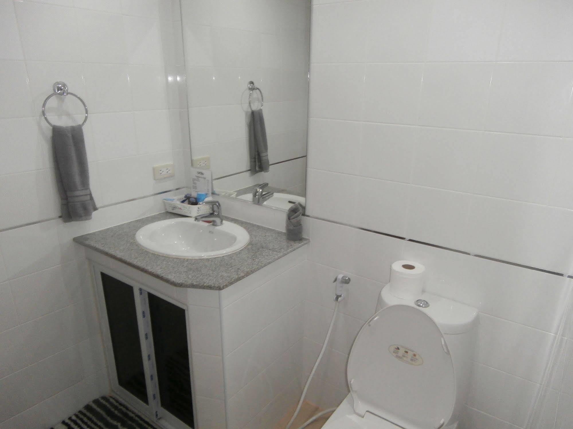 The Classroom Hotel Pattaya Luaran gambar