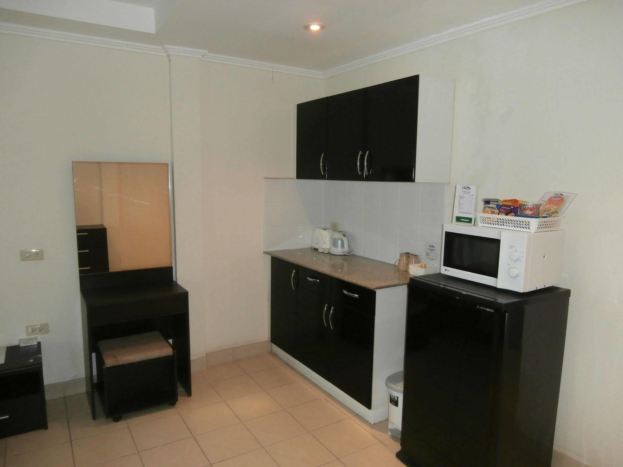 The Classroom Hotel Pattaya Luaran gambar
